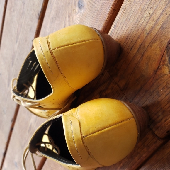 FIDJI Yellow Cutout Leather Bianca Pump Lace-Up Mary Jane sz 40/8 Women's Shoes - Picture 7 of 12